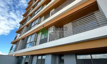 Apartamento com 02 Dormitórios,  01 SuÍte,  01 Vaga e com 130M², Centro, por R$ 850.000.  Imóvel Residencial em Navegantes/SC.