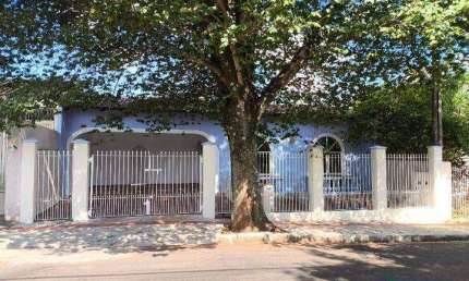 Casa com 3 dormitórios para alugar, 236 m² por R$ 3.500,00/mês - Petrópolis - Londrina/PR