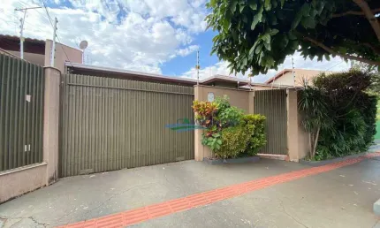 Casa com 3 dormitórios à venda, 180 m² por R$ 750.000,00 - Vale de San Izidro - Londrina/PR