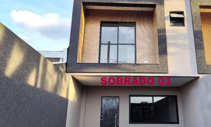 Sobrado  Triplex c/135m² - 03 Qtos sendo 01 Suíte  - Terraço -  Bairro Pinheirinho - Curitiba