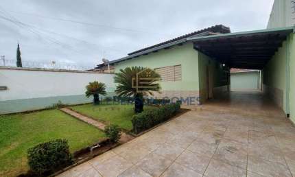 Casa para Venda em Caldas Novas, Estância Itaguaí, 3 dormitórios, 1 suíte, 1 banheiro, 2 vagas