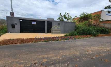 Casa para Venda em Caldas Novas, Jardim Jussara, 3 dormitórios, 1 suíte, 1 banheiro, 4 vagas