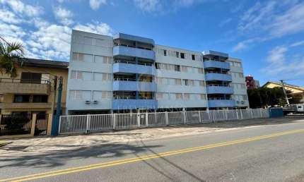 Apartamento com 3 quartos para alugar na Avenida Curitiba, 675, Centro, Guaratuba