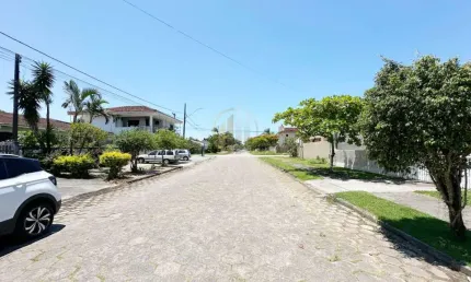Casa com 3 quartos para alugar na Travessa Maringá, 777, Brejatuba, Guaratuba