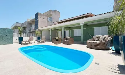 Casa com 3 quartos para alugar na Avenida Brejatuba, 464, Brejatuba, Guaratuba