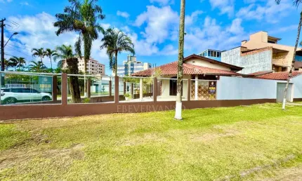 Casa com 3 quartos para alugar na Avenida Floriano Peixoto, 532, Brejatuba, Guaratuba
