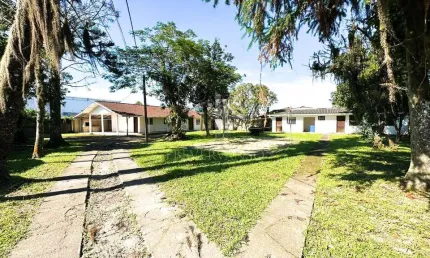 Casa com 4 quartos para alugar na R. Joinville, 279, Piçarras, Guaratuba