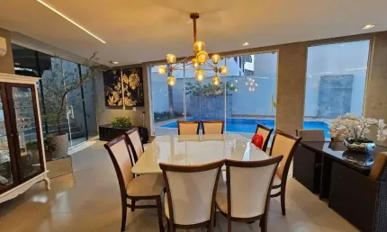 Casa com 3 dormitórios sendo 1 suíte à venda, 284 m² por R$ 1.950.000 no Bairro Quebec - Londrin
