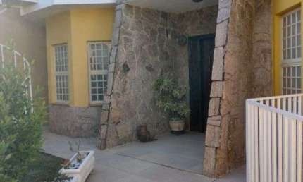 Casa com 5 quartos, com 330 m² a venda por R$ 945.000 e Locação R$ 7.830,00 - Jardim Presidente -