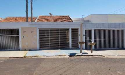 Casa para venda no Jardim Universitário, Marília - SP - CA0094.