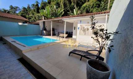 Casa à venda com 4 dormitórios - Piscina e churrasqueira - 2 vagas - Jardim Albamar - Guarujá/SP