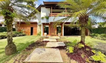 Alto padrão - Casa à venda com 5 suítes - Piscina e churrasqueira -