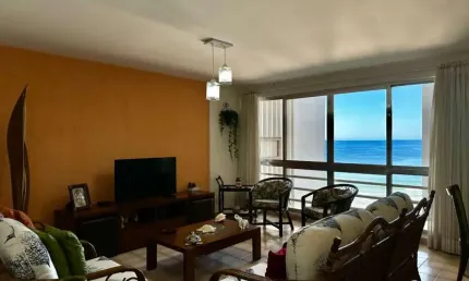 Frente ao mar apartamento na praia 3 dormitórios 1 suíte 1 vaga Pitangueiras Guarujá.
