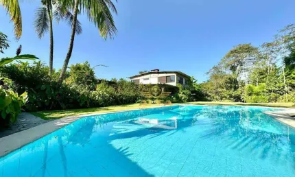 CASA NA PRAIA - Casa a venda na praia 5 dormitórios 3 suítes Piscina Espaço gourmet Pernambuco Guarujá.
