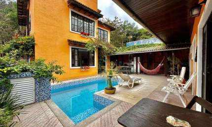 Casa à Venda no Tombo em Guarujá | Alfa Imóveis Guarujá