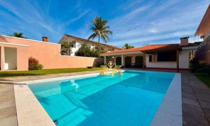 Casa à Venda no Acapulco em Guarujá | Alfa Imóveis Guarujá