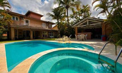 Casa à Venda no Granvile em Guarujá | Alfa Imóveis Guarujá