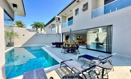 Casa à Venda no Acapulco em Guarujá | Alfa Imóveis Guarujá