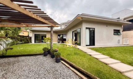 Casa à Venda no Pernambuco II em Guarujá | Alfa Imóveis Guarujá