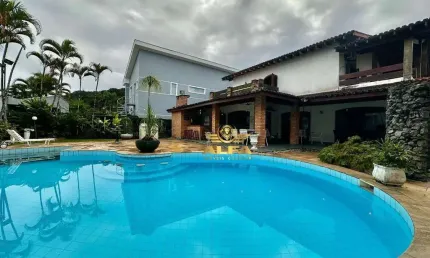 Casa à Venda no Granvile em Guarujá | Alfa Imóveis Guarujá