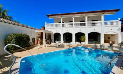 Casa à venda na praia da enseada | alfa imóveis guarujá