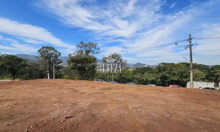 Terreno à venda no Jardim Paulista, Atibaia  por R$ 650.000