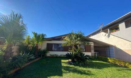 Casa com 3 quartos à venda na Rua Emiliano Perneta, 1304, Vila Bancária, Campo Largo por R$ 600.000