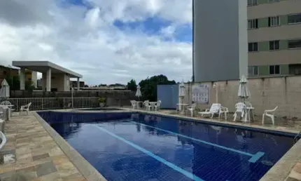 Apartamento, 2/4 c/ armários no centro de lauro de freitas.