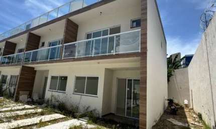 Casa Triplex 3/4 em bairro nobre de Lauro de Freitas.