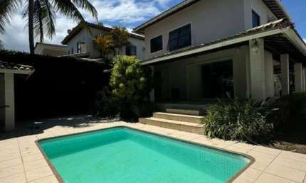 OPORTUNIDADE excelente casa no Condomínio Intervilas Buraquinho 980.000,00 pronta para morar.
