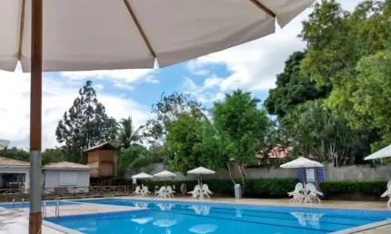 Apartamento com 2/4 sendo suite, á venda no cond. Bosque da Aldeia.