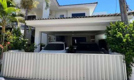 Casa de condomínio á venda com 4/4, sendo 1 suíte no Residencial Safira.