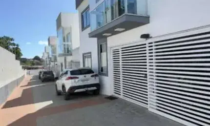 Casa à venda com 3 suítes no Miragem – Lauro de Freitas