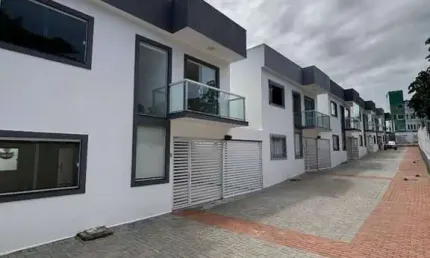 Casa à venda com 3 suítes no Miragem – Lauro de Freitas.