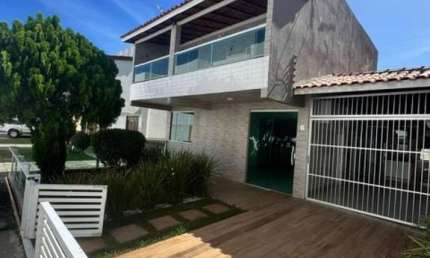Casa no cond. Flora Residence, 4 Suítes com energia solar.