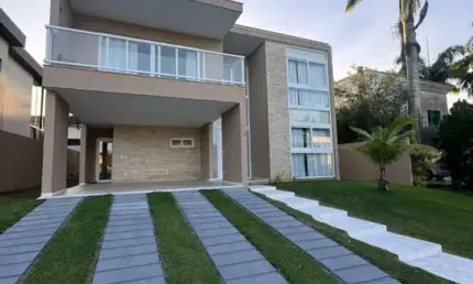 Casa à Venda em Alphaville Litoral Norte 1 – R$ 1.850.000.