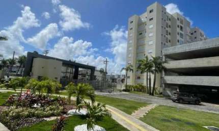 Apartamento encantador com garden privativo em Buraquinho.