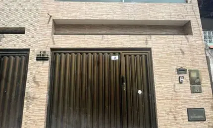 Casa individual à venda no centro de Lauro de Freitas – R$ 360.000,00.