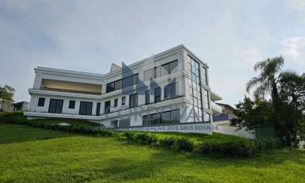 LINDA CASA COM VISTA PANORÂMICA PARA TODO O CONDOMÍNIO FECHADO!