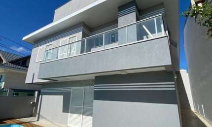 Casa de Luxo à Venda em Meia Praia, Navegantes-SC: 7 Quartos, 5 Suítes, 3 Salas, 6 Banheiros, 4 Vagas de Garagem, 425m²