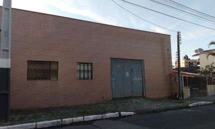 Galpão Industrial à venda em Balneário Camboriú-SC, bairro Municípios: 1 sala, 1 banheiro, 252m².
