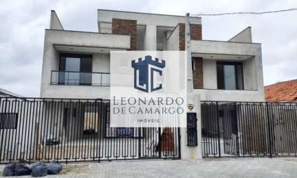 LINDO SOBRADO TRIPLEX COM TERRAÇO NO BAIRRO CAPÃO DA IMBUIA