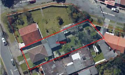 Terreno à Venda no Tarumã próximo a Caixa D´àgua da Sanepar no alto da XV Localização excelente, colado ao Jardim Social, terreno plano.