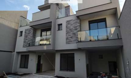 Sobrados tríplex medindo 171 m² - Capão da Imbuia - Curitiba/PR