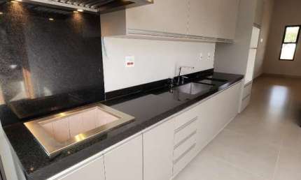 Venda de Casa em Condomínio de Luxo no Real Sul em Ribeirão Preto-SP  3 Quartos, 3 Suítes, 156m²  Condomínio Vivendas da Mata Portal Aroeira  Quer Imóvel Negócios Imobiliários.