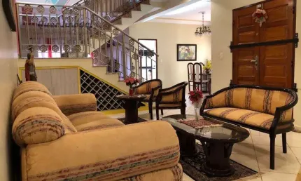 Imóvel de Luxo no Jardim Califórnia: Casa com 4 quartos e 350m² em Ribeirão Preto-SP  Quer Imóvel Negócios Imobiliários