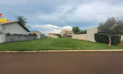 Terreno de 620m² em Condomínio no Centro de Cravinhos-SP  Quer Imóvel