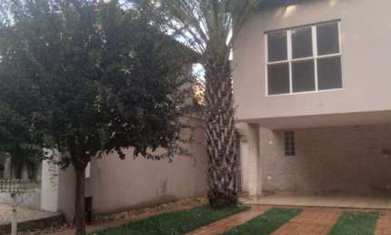 Imperdível! Casa em Condomínio Villa Real, Bonfim Paulista - Ribeirão Preto-SP. 3 quartos, 1 suíte, 2 salas, 2 banheiros, 4 vagas, 210m². Quer Imóvel?