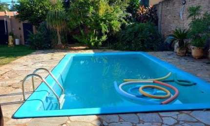 Excelente oportunidade: Casa com área de lazer à venda em Ribeirão Preto-SP, Parque São Sebastião, 2 quartos, 1 sala, 2 banheiros, 5 vagas, 170m².