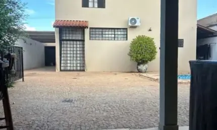 Imperdível: Casa à venda em Ribeirão Preto-SP, bairro City Ribeirão, 3 quartos, 1 suíte, 2 salas, 4 banheiros, 282m². Venha conferir!